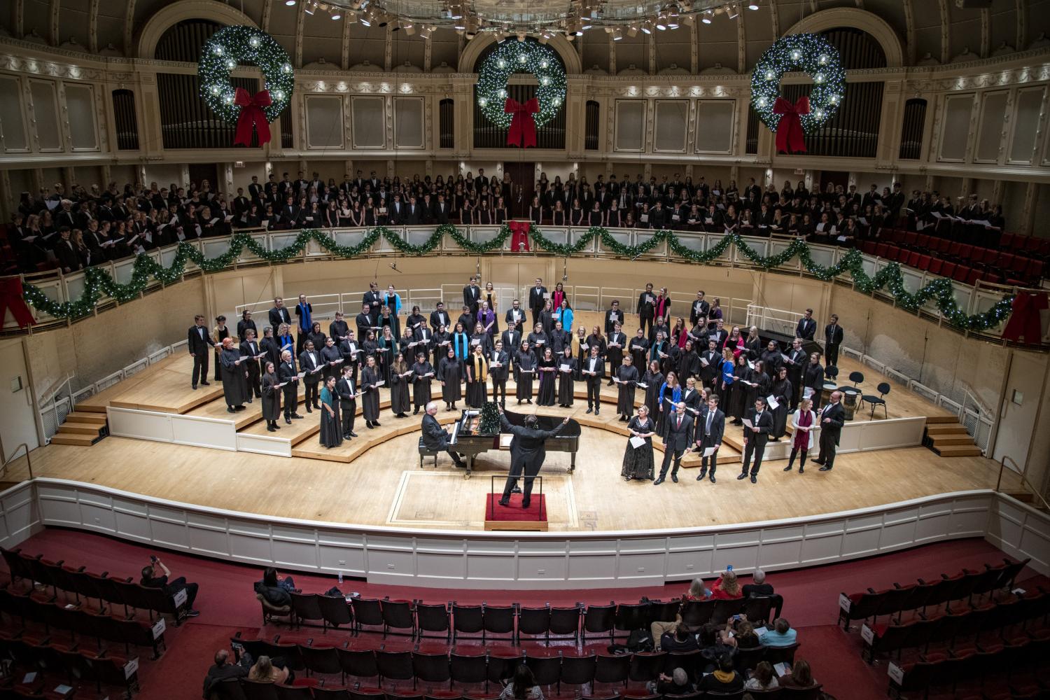 The <a href='http://fnc4.safarinautique.com'>bv伟德ios下载</a> Choir performs in the Chicago Symphony Hall.